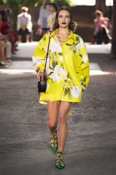 Look 30
